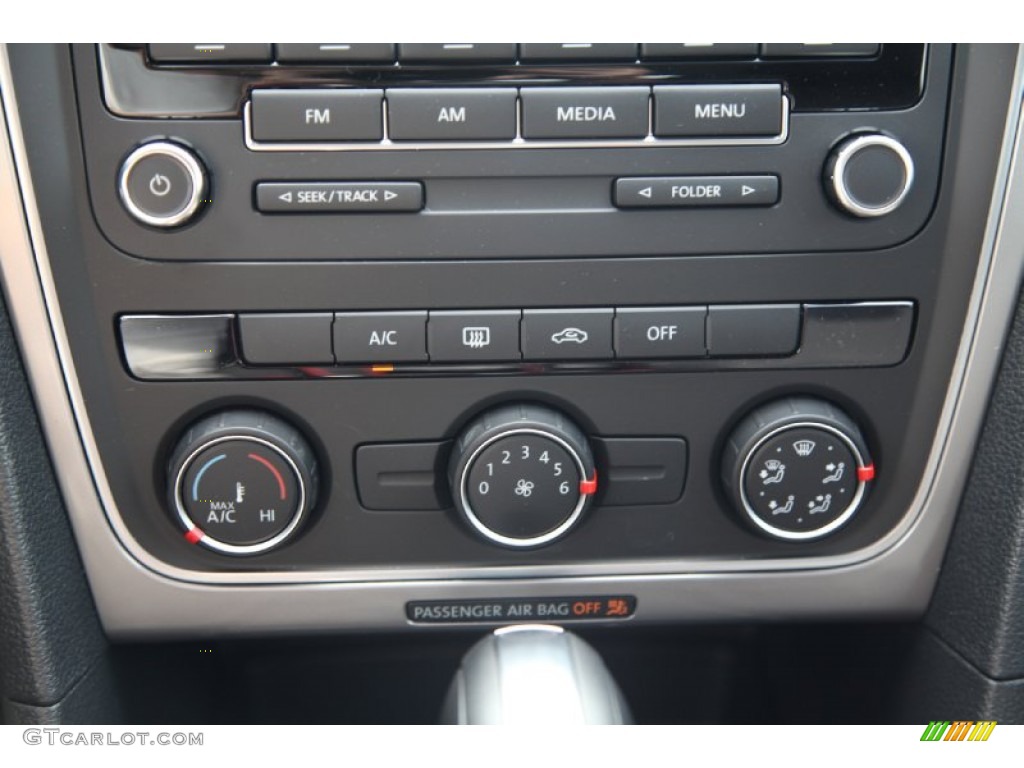 2015 Volkswagen Passat S Sedan Controls Photo #97817784
