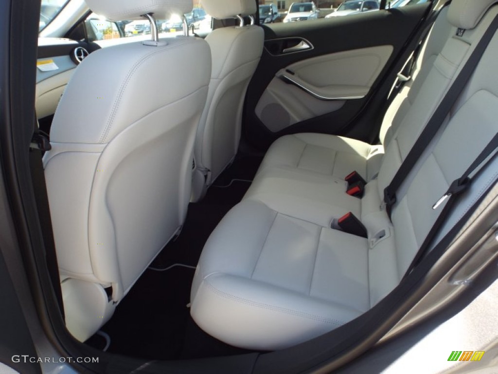 2015 Mercedes-Benz GLA 250 4Matic Rear Seat Photo #97826025