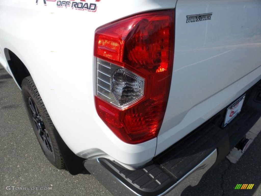 2015 Tundra Limited CrewMax 4x4 - Super White / Sand Beige photo #8