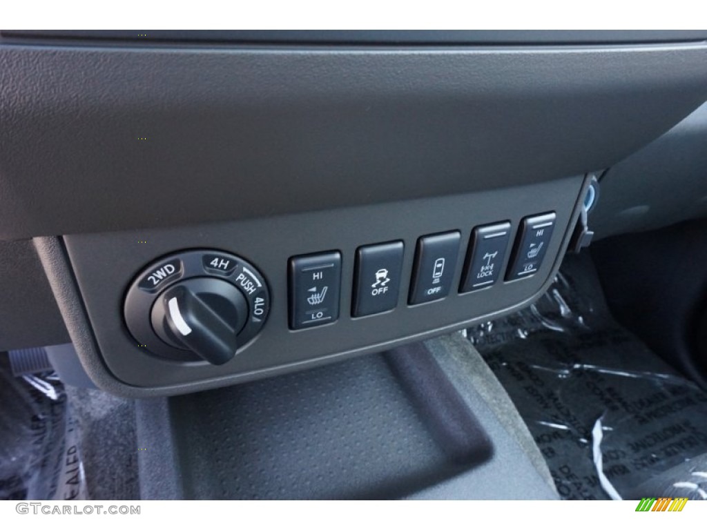 2015 Nissan Frontier Pro-4X Crew Cab 4x4 Controls Photo #97834368