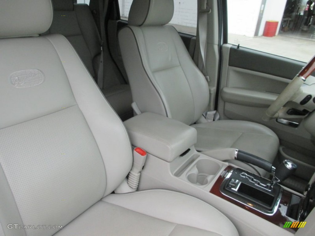 2008 Grand Cherokee Overland 4x4 - Bright Silver Metallic / Dark Khaki/Light Graystone photo #13