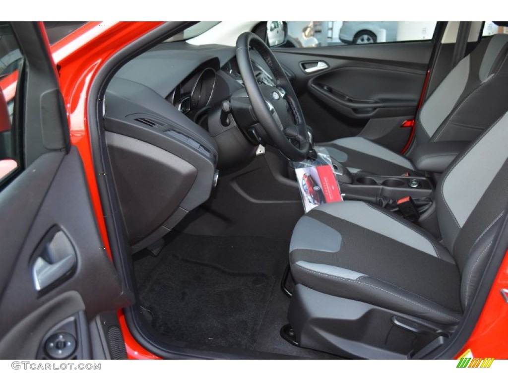 2014 Focus SE Sedan - Race Red / Charcoal Black photo #6