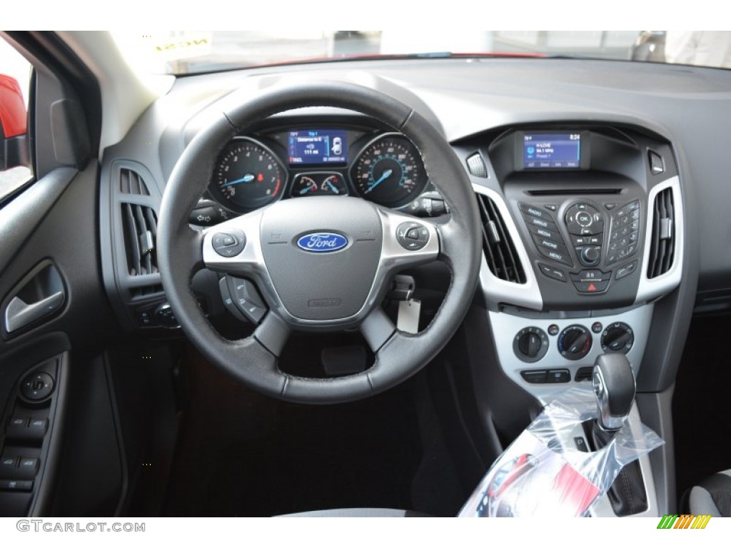 2014 Focus SE Sedan - Race Red / Charcoal Black photo #11