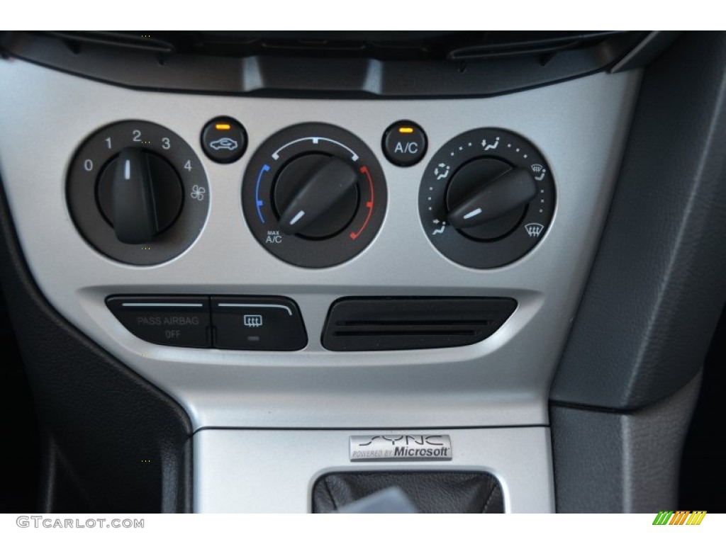 2014 Focus SE Sedan - Race Red / Charcoal Black photo #13