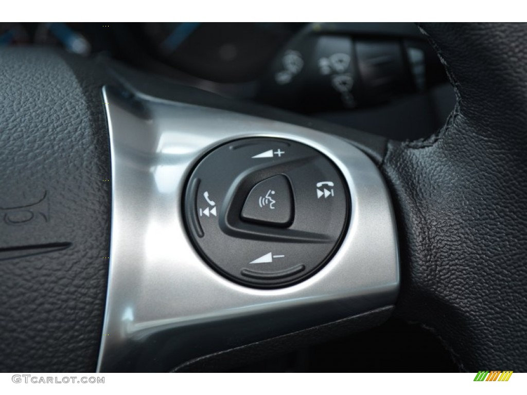 2014 Focus SE Sedan - Race Red / Charcoal Black photo #17