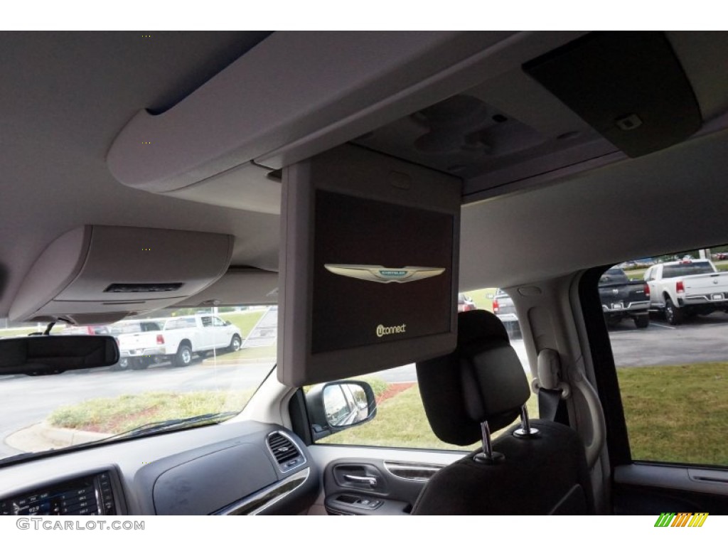 2015 Town & Country Touring - Brilliant Black Crystal Pearl / Black/Light Graystone photo #8