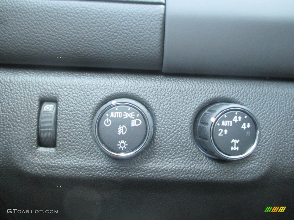 2015 GMC Canyon SLT Crew Cab 4x4 Controls Photo #97847793