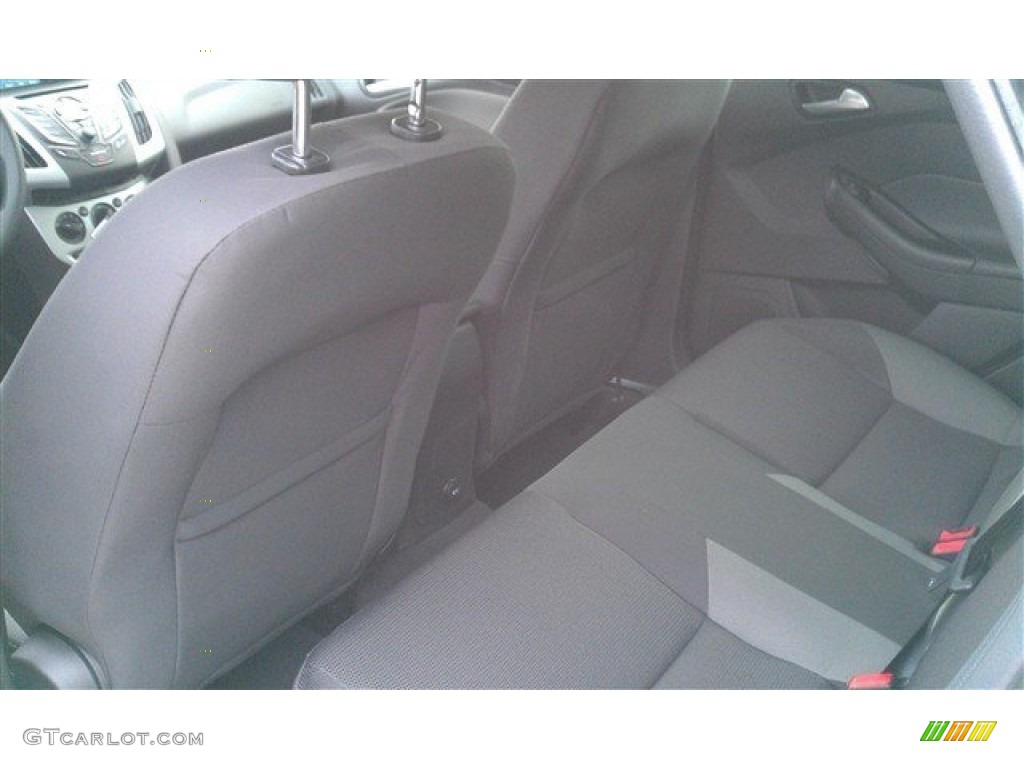 2014 Focus SE Sedan - Sterling Gray / Charcoal Black photo #7