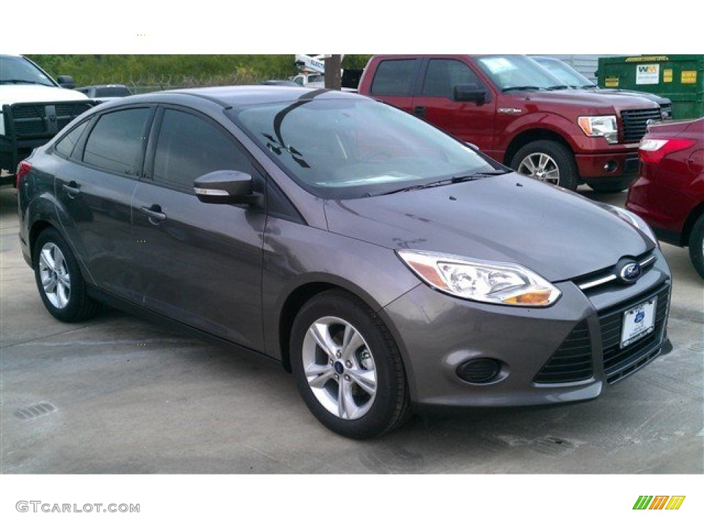 2014 Focus SE Sedan - Sterling Gray / Charcoal Black photo #18