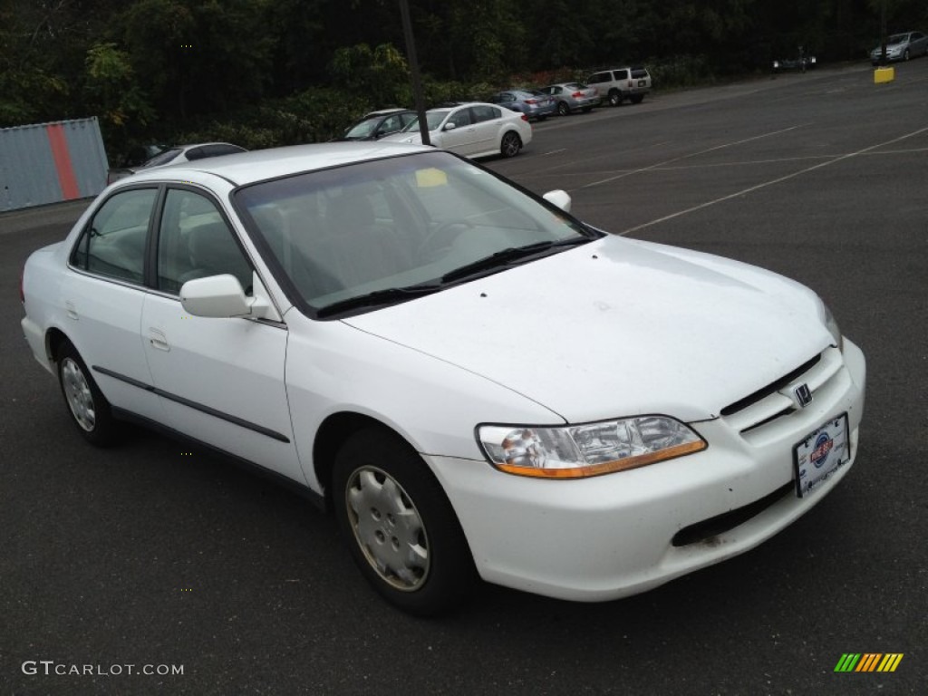 1999 Accord LX Sedan - Taffeta White / Ivory photo #3