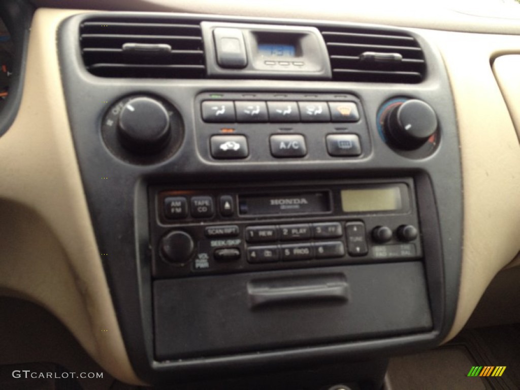 1999 Accord LX Sedan - Taffeta White / Ivory photo #15