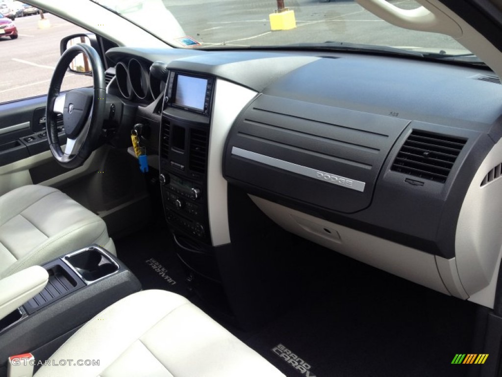 2008 Grand Caravan SXT - Light Sandstone Metallic / Medium Slate Gray/Light Shale photo #6