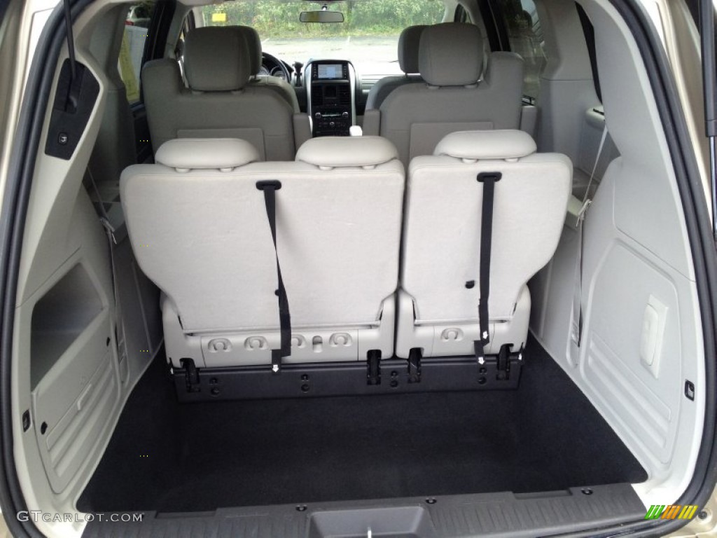 2008 Grand Caravan SXT - Light Sandstone Metallic / Medium Slate Gray/Light Shale photo #9