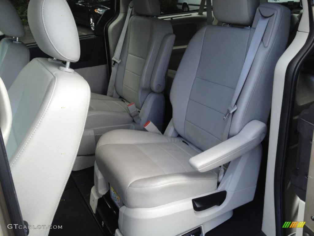 2008 Grand Caravan SXT - Light Sandstone Metallic / Medium Slate Gray/Light Shale photo #12