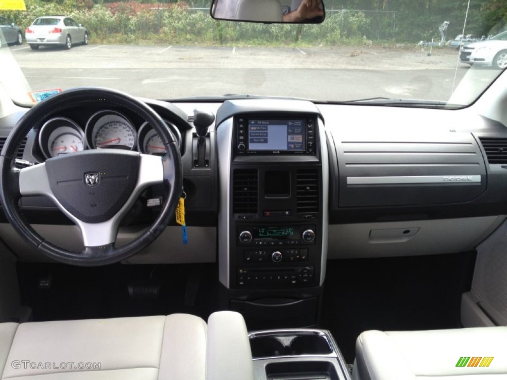 2008 Grand Caravan SXT - Light Sandstone Metallic / Medium Slate Gray/Light Shale photo #14