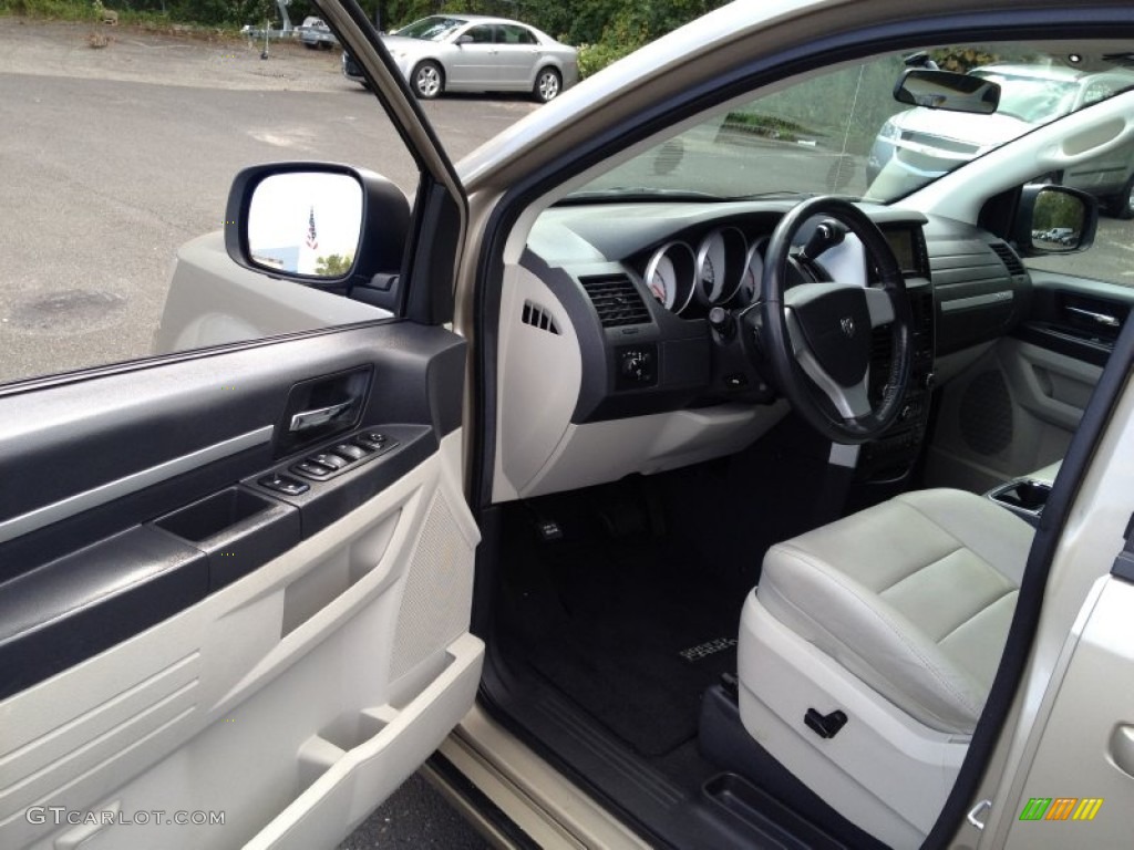 2008 Grand Caravan SXT - Light Sandstone Metallic / Medium Slate Gray/Light Shale photo #16