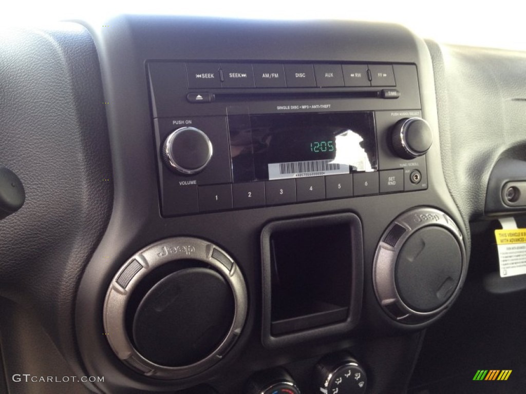 2015 Jeep Wrangler Unlimited Sport 4x4 Controls Photo #97868866