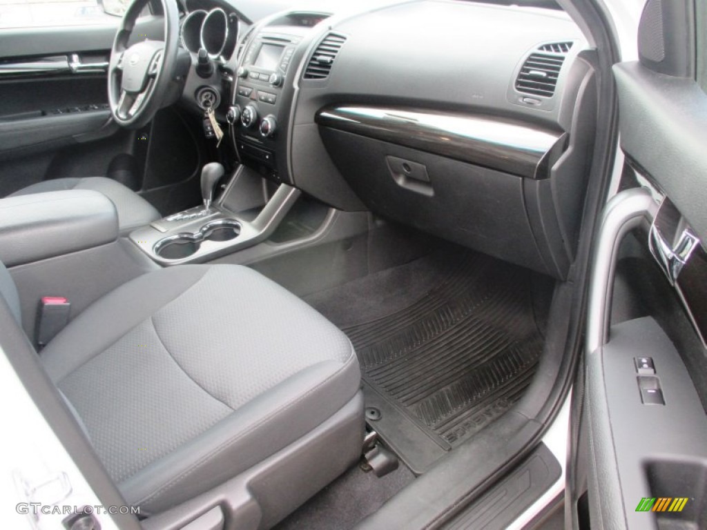 2013 Kia Sorento LX Front Seat Photo #97868983