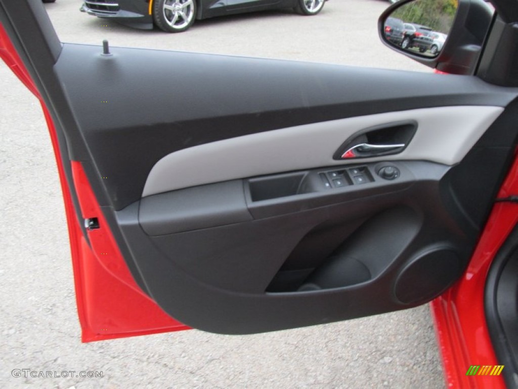 2014 Cruze LS - Red Hot / Jet Black/Medium Titanium photo #11