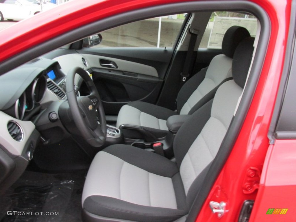2014 Cruze LS - Red Hot / Jet Black/Medium Titanium photo #12