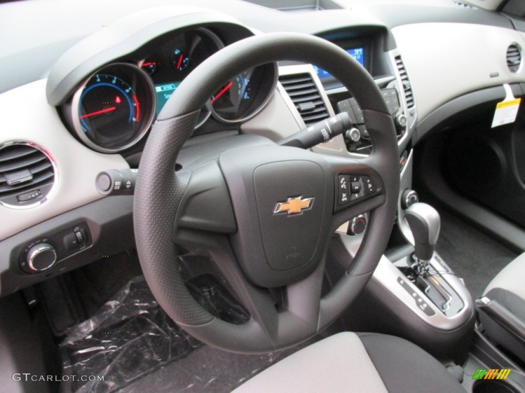 2014 Cruze LS - Red Hot / Jet Black/Medium Titanium photo #14