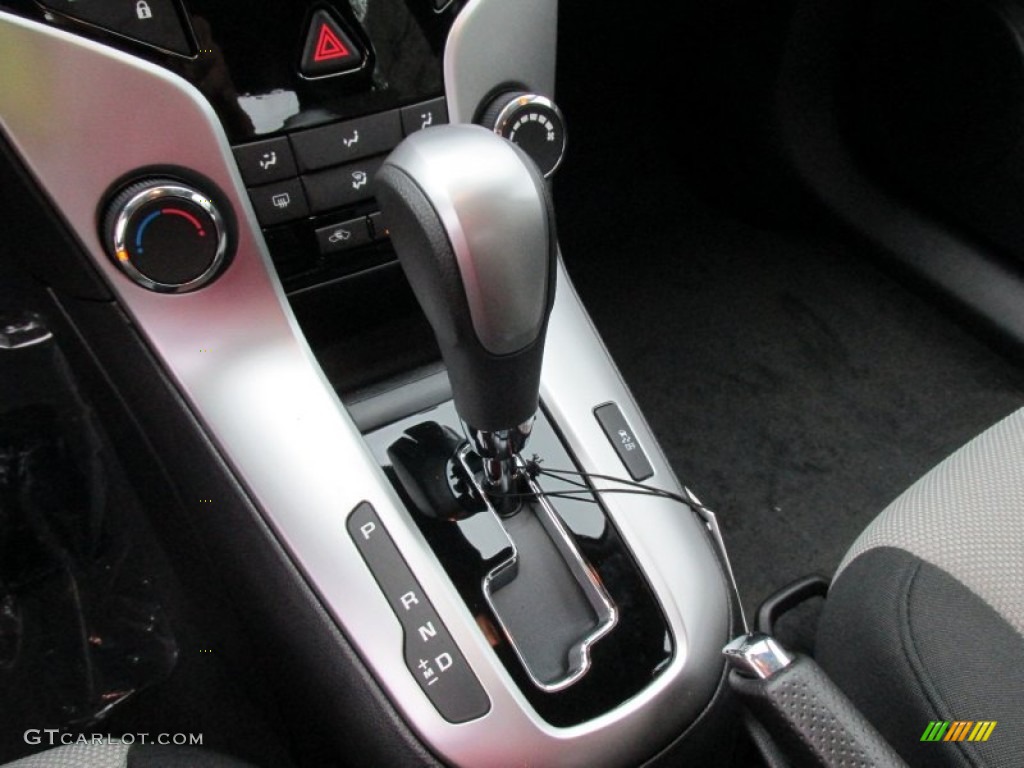 2014 Cruze LS - Red Hot / Jet Black/Medium Titanium photo #15