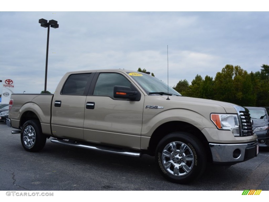 2010 F150 XLT SuperCrew - Pueblo Gold Metallic / Tan photo #1