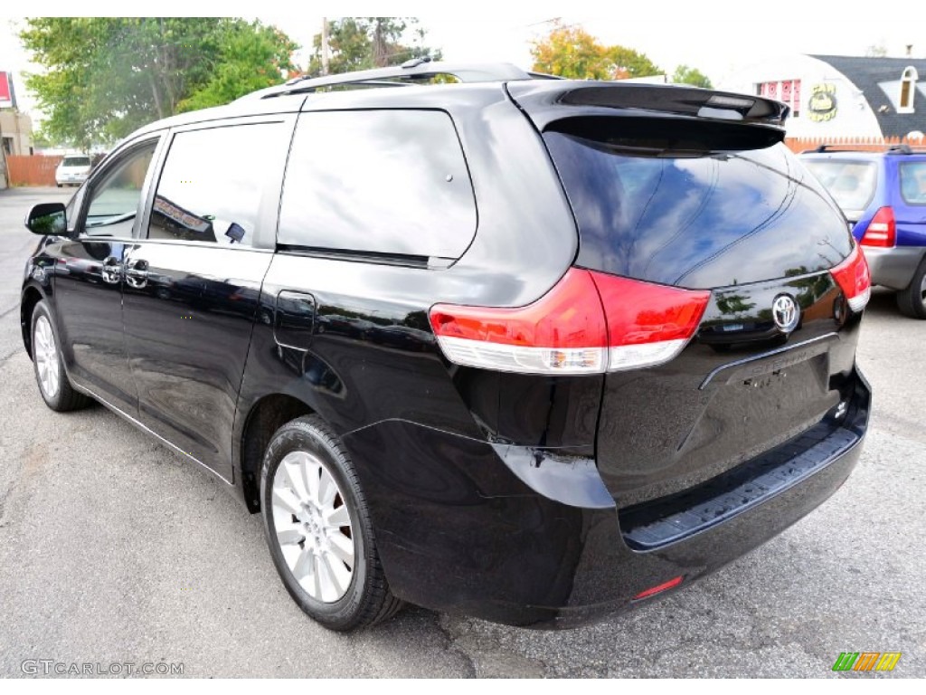 2011 Sienna LE AWD - Black / Light Gray photo #14