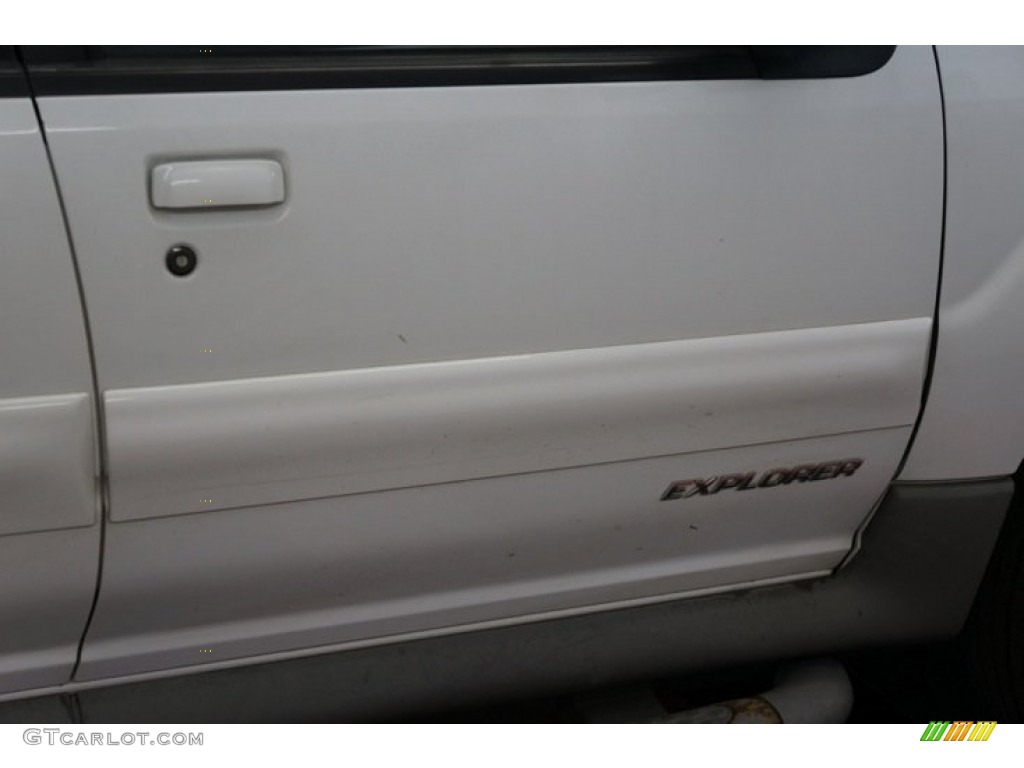 2001 Explorer Sport Trac  - Oxford White / Dark Graphite photo #45