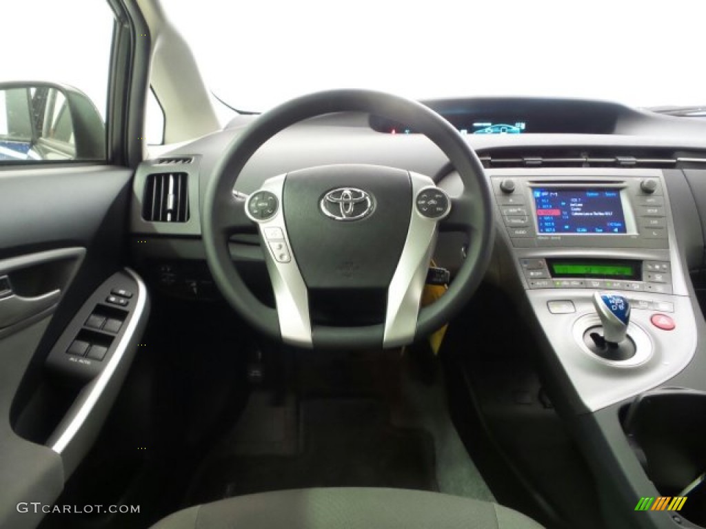 2015 Prius Three Hybrid - Nautical Blue Metallic / Dark Gray photo #18