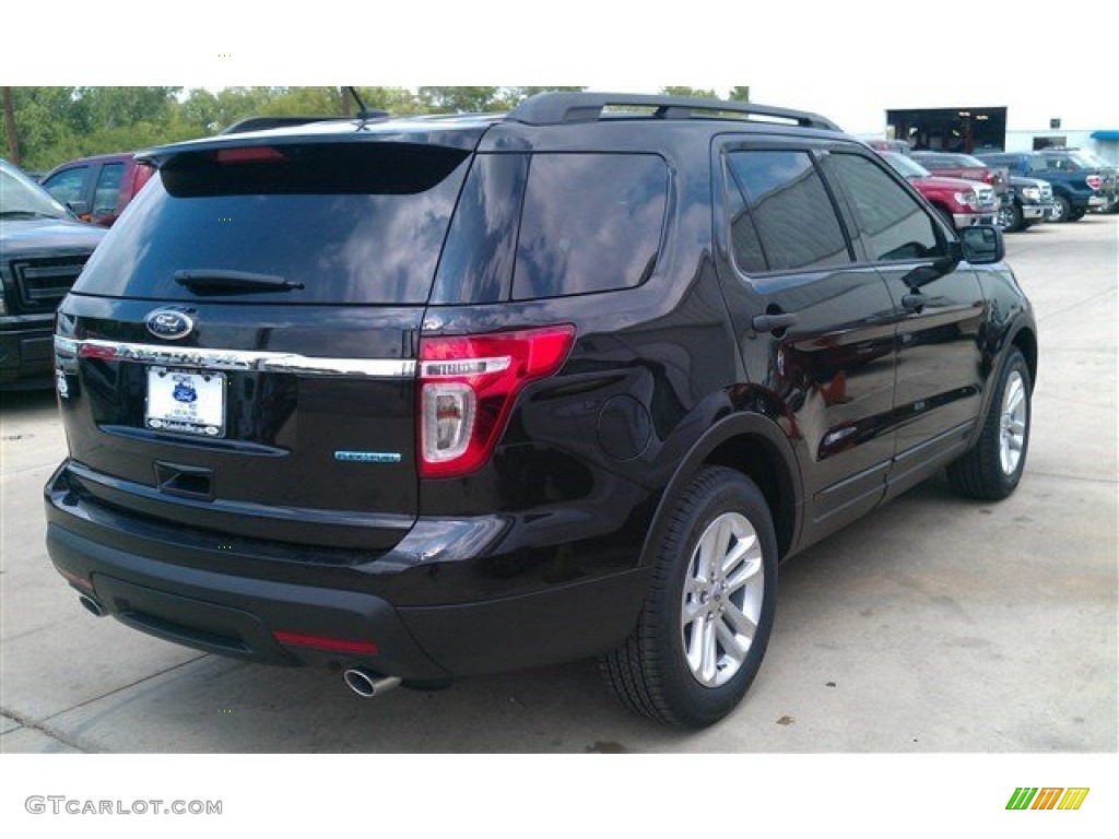 2015 Explorer FWD - Tuxedo Black / Medium Light Stone photo #2