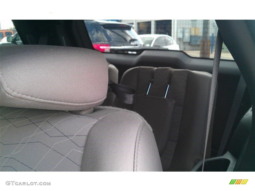2015 Explorer FWD - Tuxedo Black / Medium Light Stone photo #9