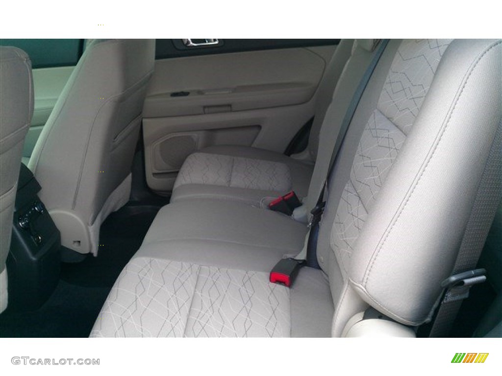 2015 Explorer FWD - Tuxedo Black / Medium Light Stone photo #12