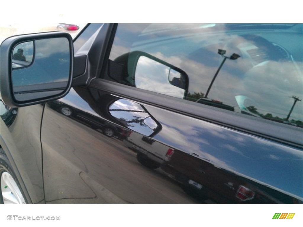 2015 Explorer FWD - Tuxedo Black / Medium Light Stone photo #16