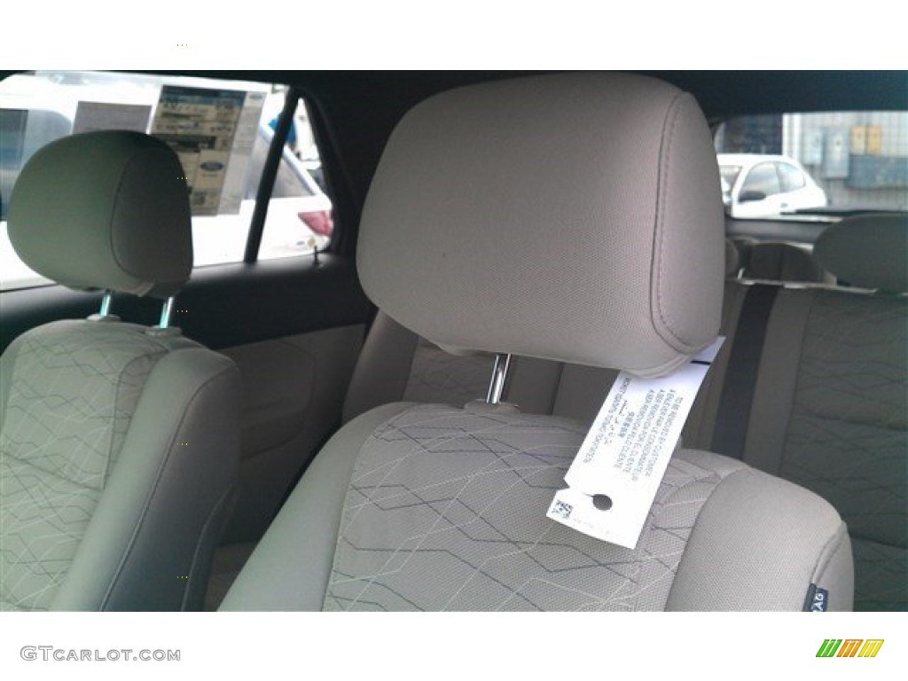 2015 Explorer FWD - Tuxedo Black / Medium Light Stone photo #17