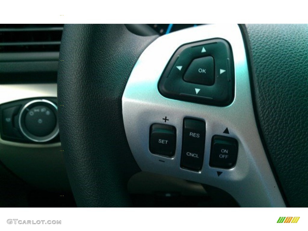 2015 Explorer FWD - Tuxedo Black / Medium Light Stone photo #26