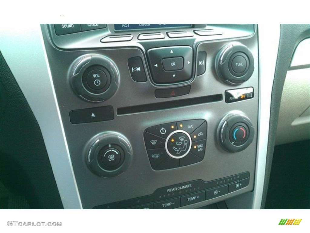 2015 Explorer FWD - Tuxedo Black / Medium Light Stone photo #30