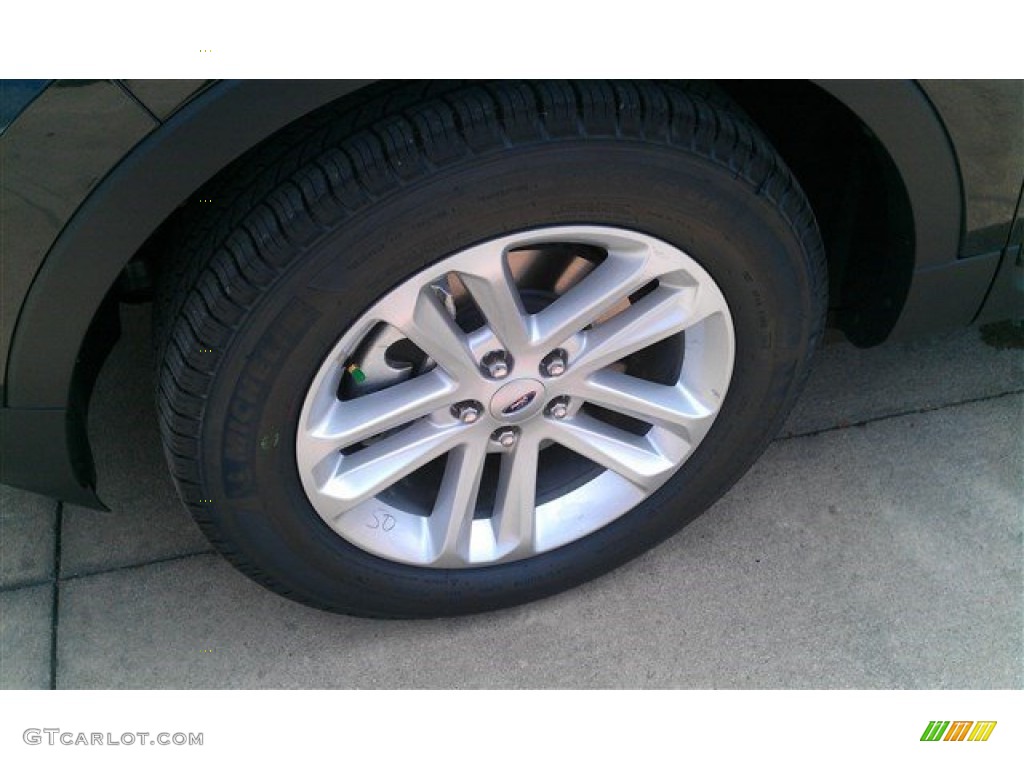 2015 Explorer FWD - Tuxedo Black / Medium Light Stone photo #35