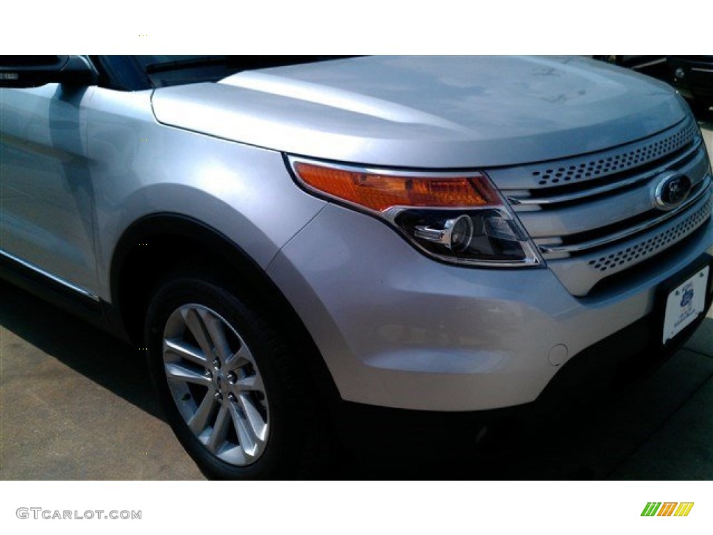 2015 Explorer XLT - Ingot Silver / Charcoal Black photo #2