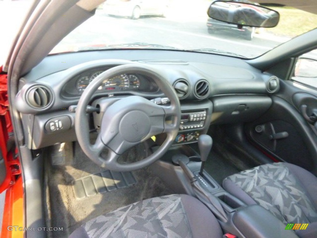 2003 Sunfire  - Victory Red / Graphite photo #12