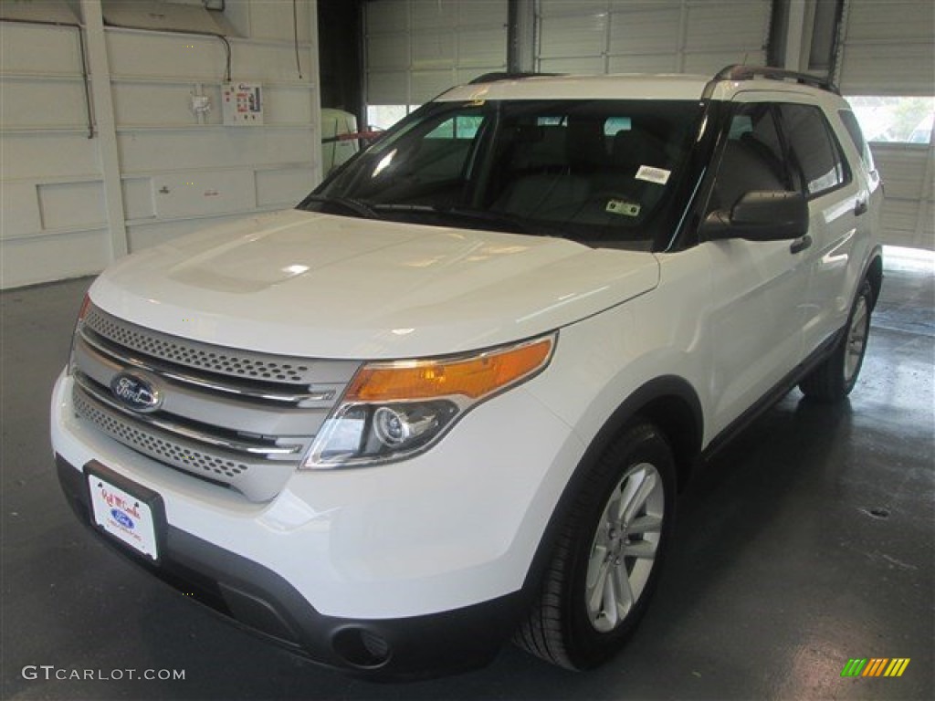 2015 Explorer FWD - Oxford White / Medium Light Stone photo #3