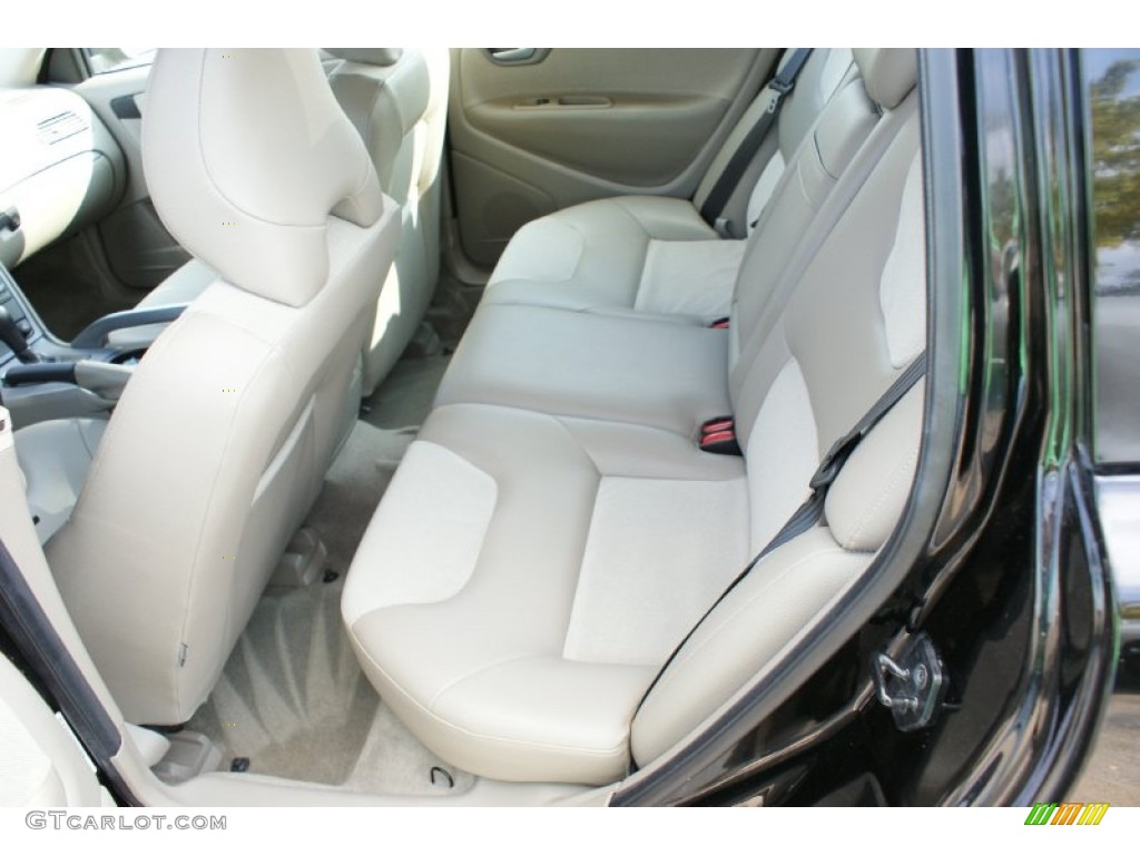 2005 XC70 AWD - Black / Taupe photo #16