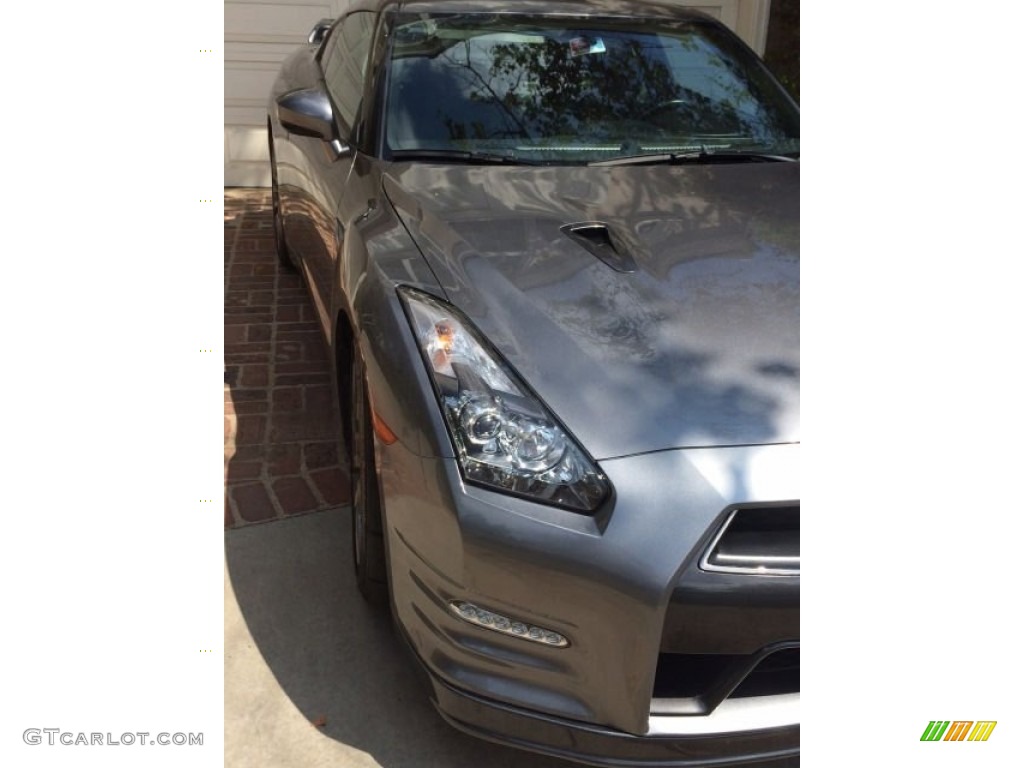 Gun Metallic Nissan GT-R