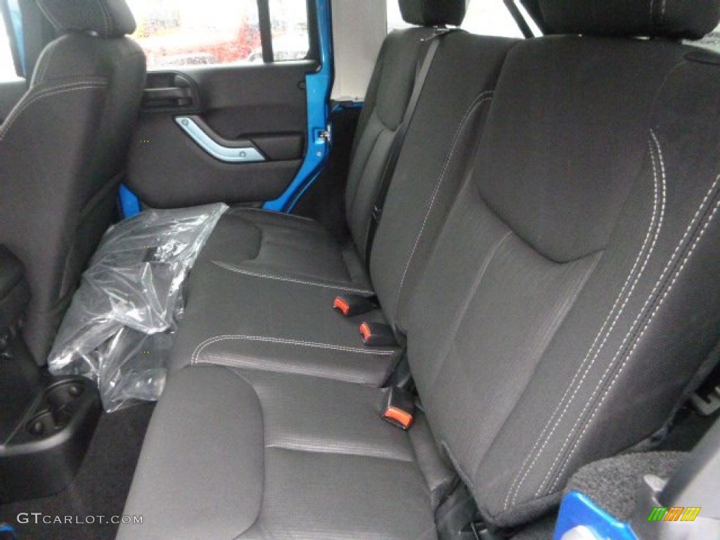 2015 Jeep Wrangler Unlimited Rubicon 4x4 Rear Seat Photo #97918099