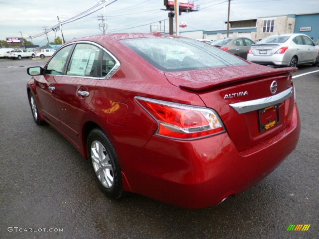 2015 Altima 2.5 S - Cayenne Red / Charcoal photo #5