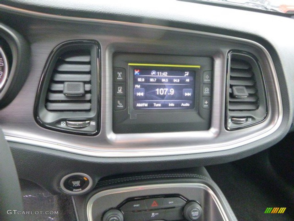 2015 Challenger SXT - Pitch Black / Black photo #19