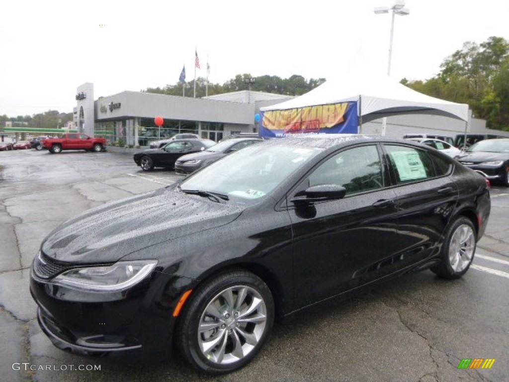 2015 200 S - Black / Black photo #1
