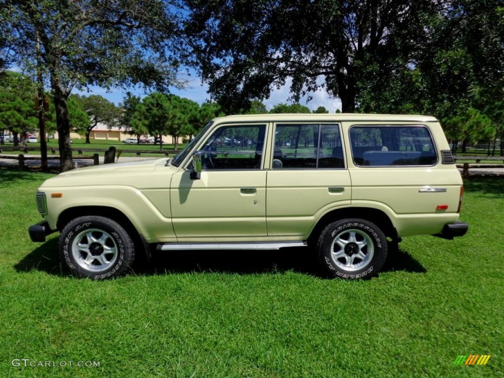 Beige 1988 Toyota Land Cruiser FJ62 Exterior Photo #97923646