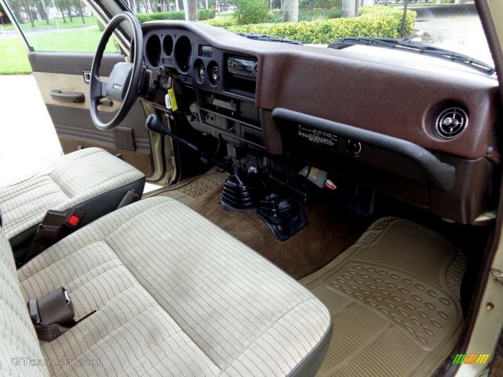 1988 Toyota Land Cruiser FJ62 Brown Dashboard Photo #97924084