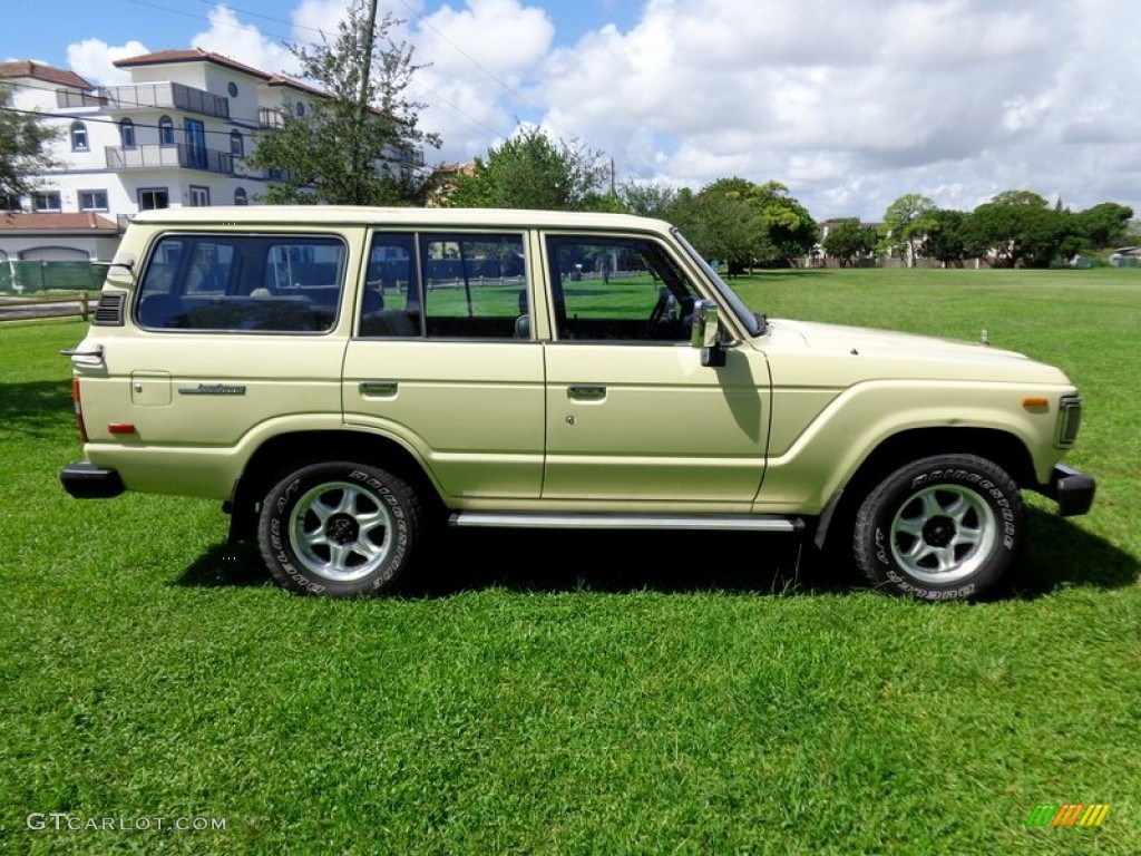 Beige 1988 Toyota Land Cruiser FJ62 Exterior Photo #97924432
